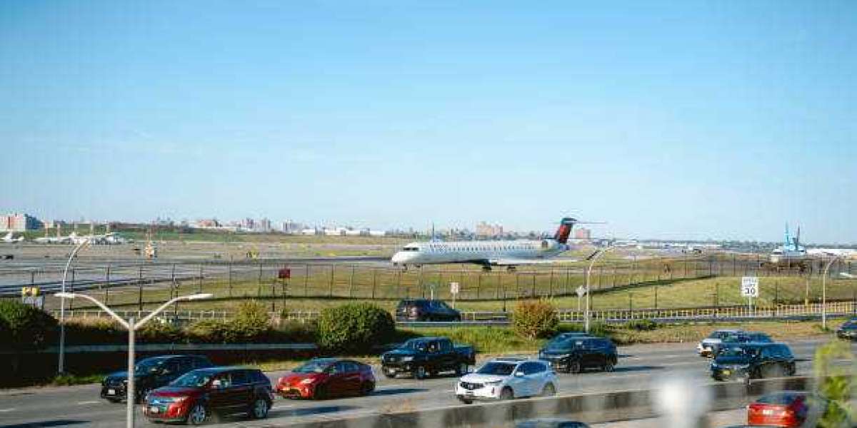 How to Avoid Flight Delays with an LGA Airport Car Service